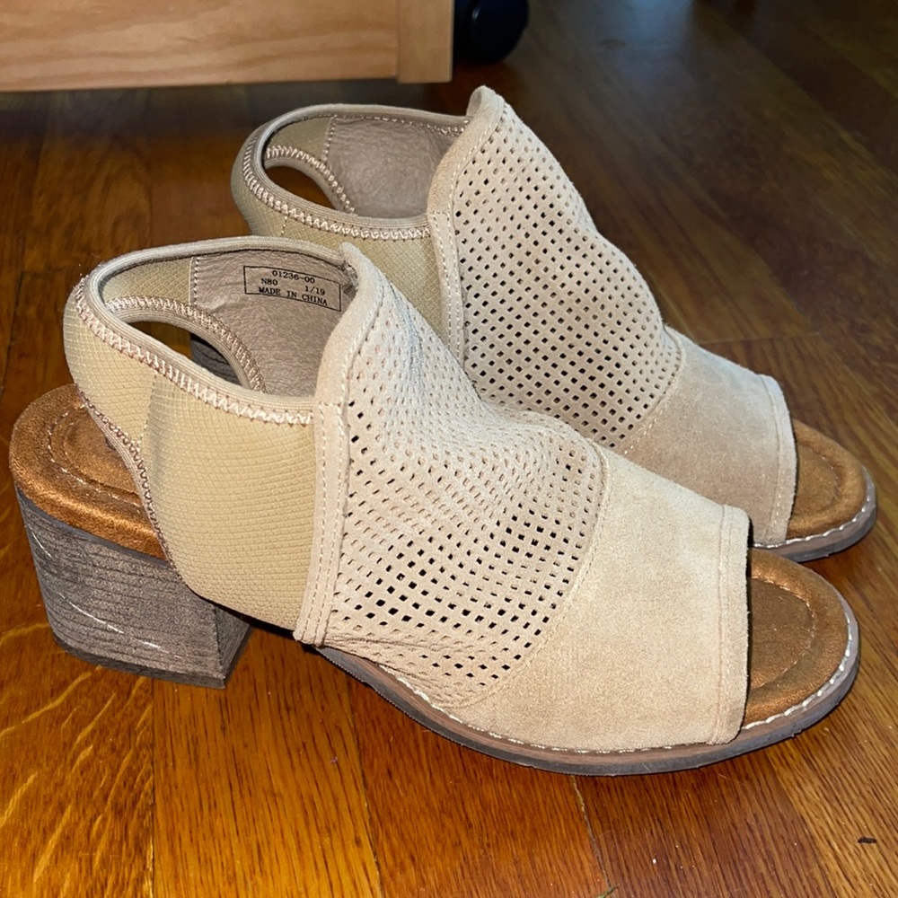 Bear paw wedge heels